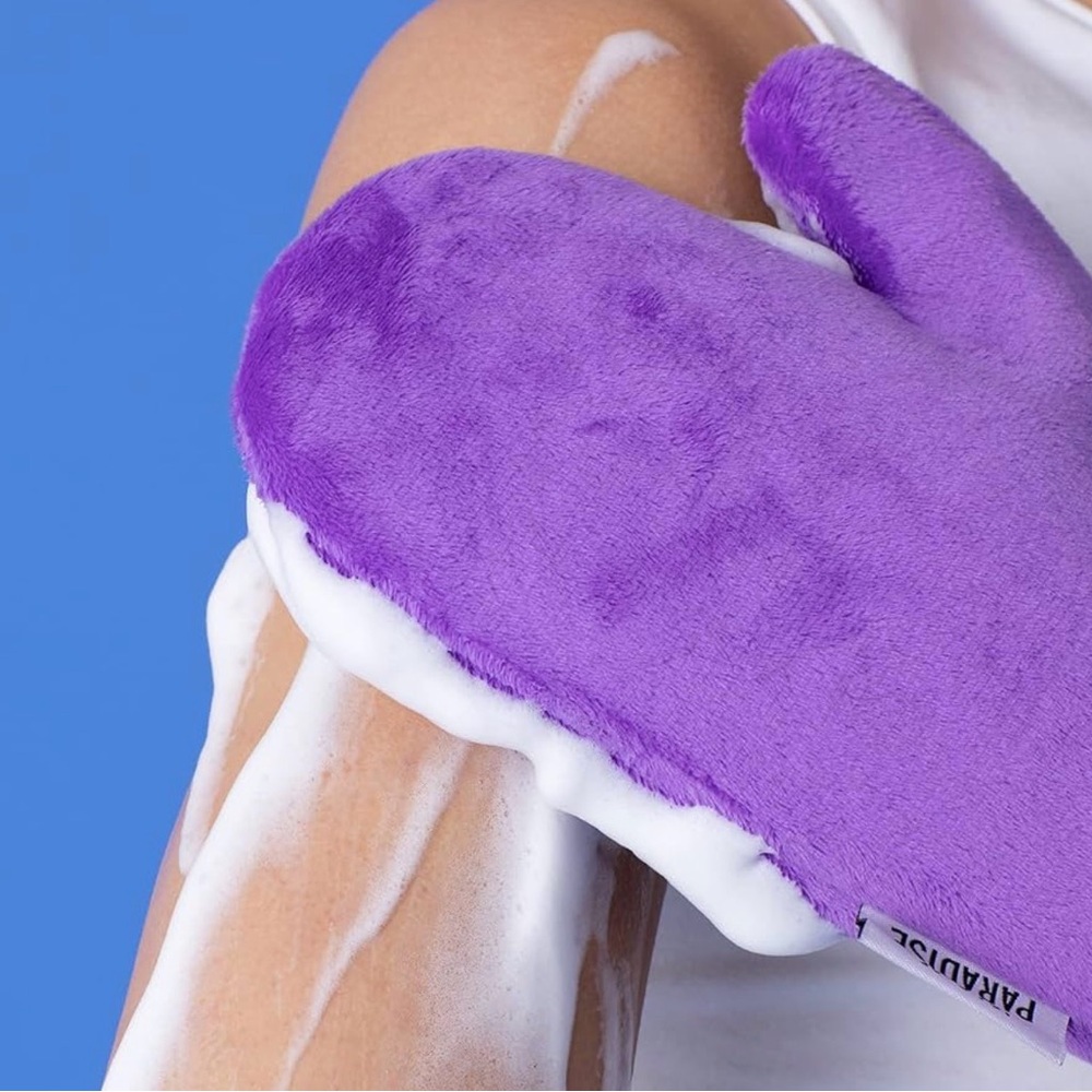 Isle of Paradise Self-Tanning Mitt - Picture 4 of 6